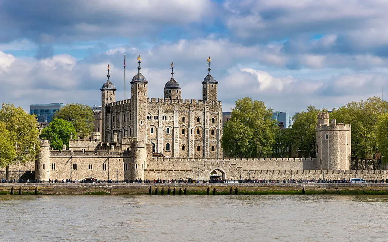 A photo of the Tower of London with the River Thames in the foreground